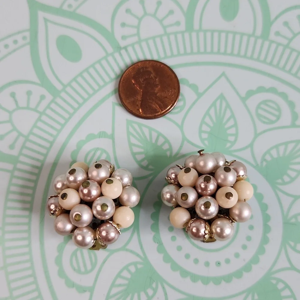 SOLD Vintage Signed Japan Clip-on Earrings - Picture 3 of 6